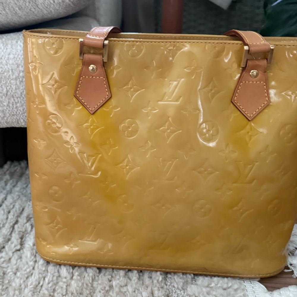 Authentic Louis Vuitton Vernis Houston bag